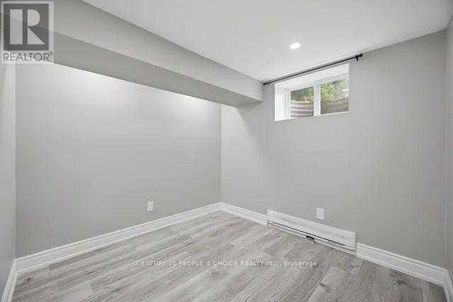 Photo - 249 Burnhamthorpe Rd