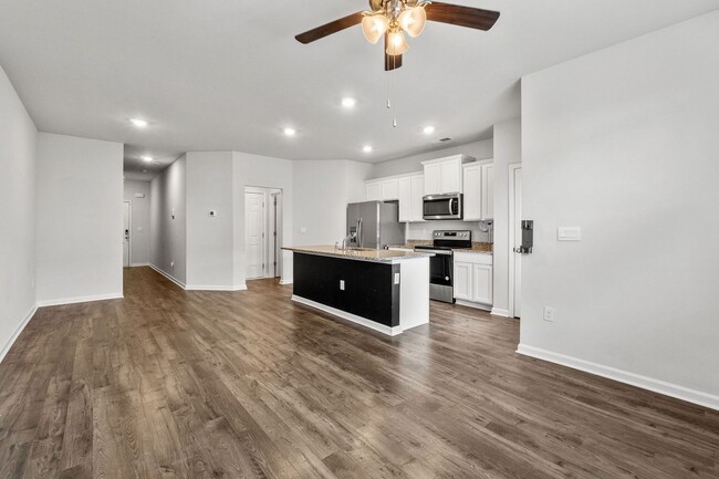 Photo - 4343 Newland St