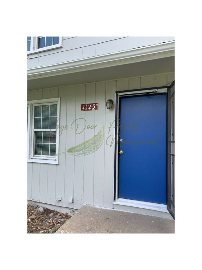 Photo - FRESH PAINT THROUGHOUT!!!