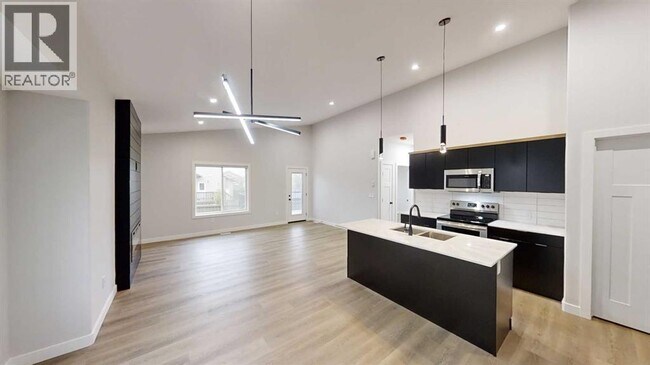 Photo - 10417-10130 130 Ave