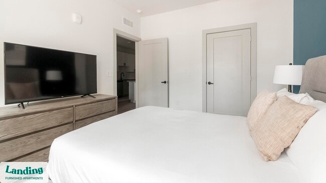 Photo - 1148 N Main St Unidad 131