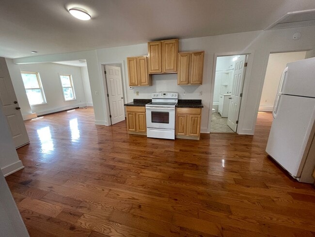 Building Photo - 129-131 E Quincy St Unit 131 Rental