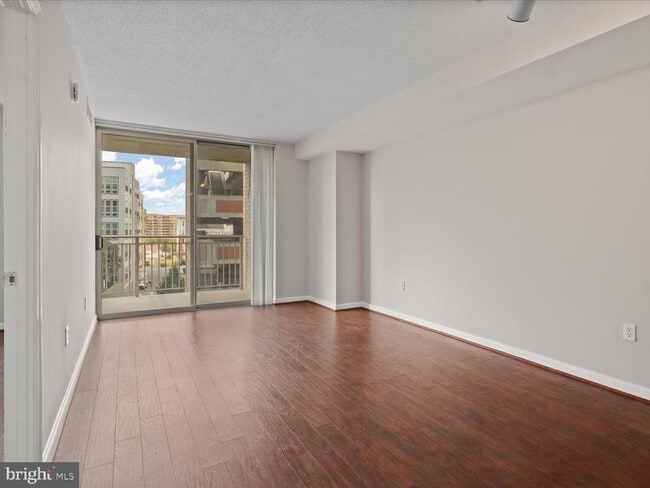 Building Photo - 2726 Gallows Rd Unit 411