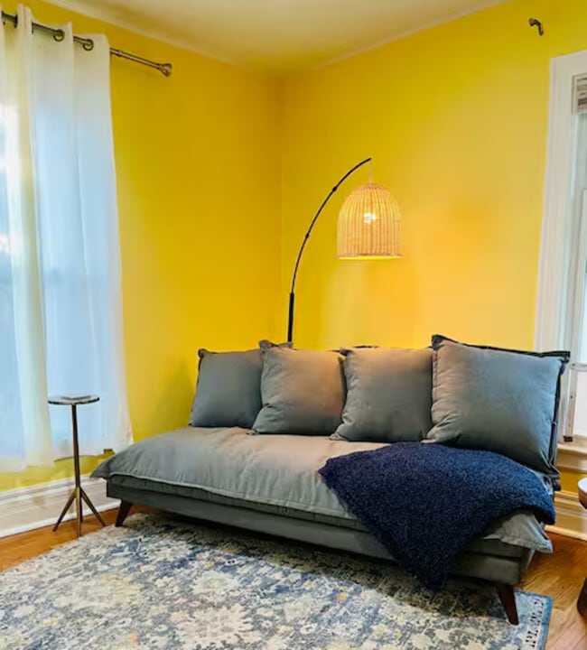 Photo - 121 College Pl