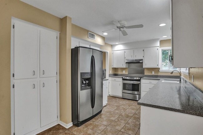 Photo - 1011 Mcdale Ln