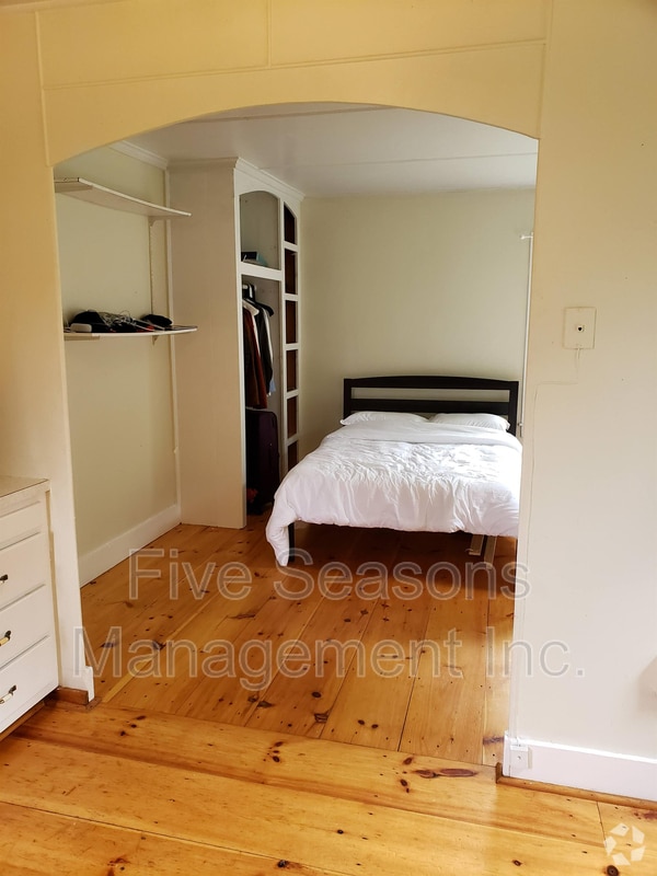 Building Photo - 29 Murray St Rental