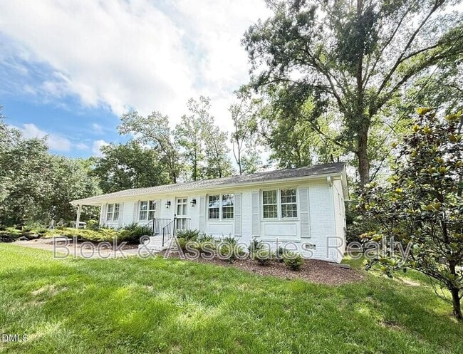 Photo - 212 Sampson St