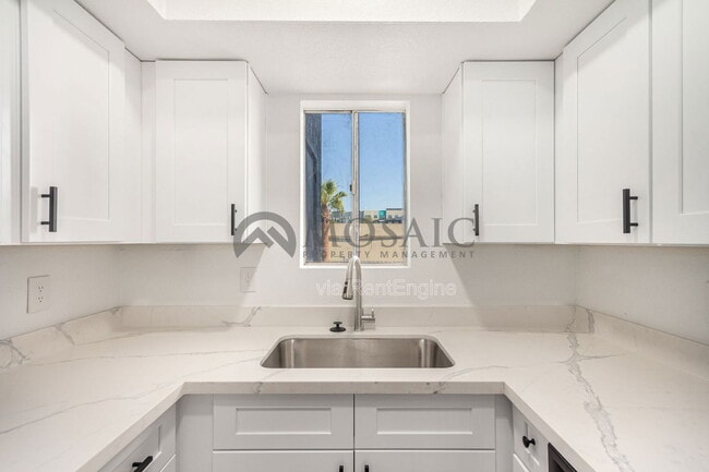 Photo - 1215 E Lemon St Unit 231