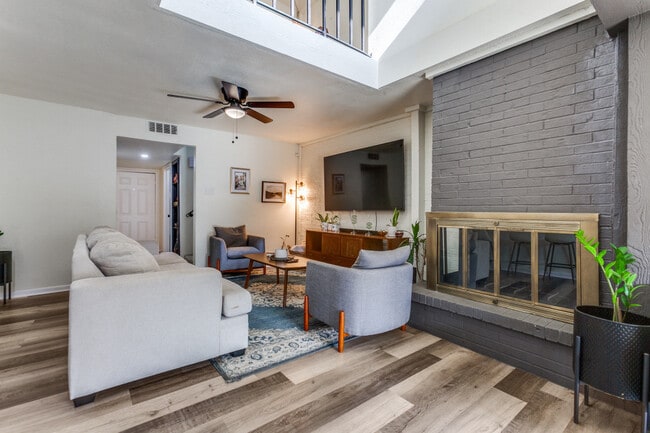 Photo - 4120 Towngate Blvd