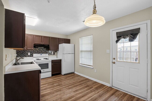 Photo - 46095 Maria Way