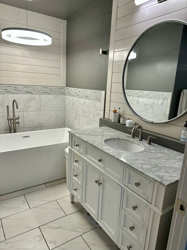 Photo - 1613 S 26th Pl
