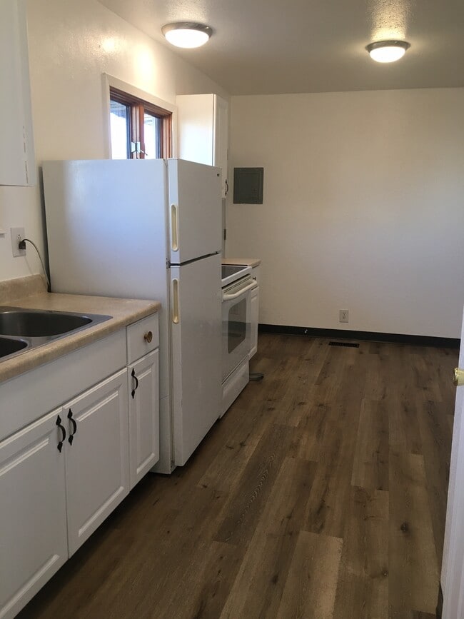 Photo - 2013 North Ave W