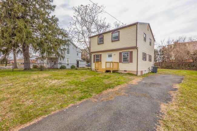 Photo - 9202 Douglas St