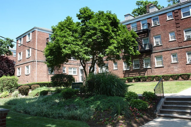 Building Photo - Forest Hill Terrace