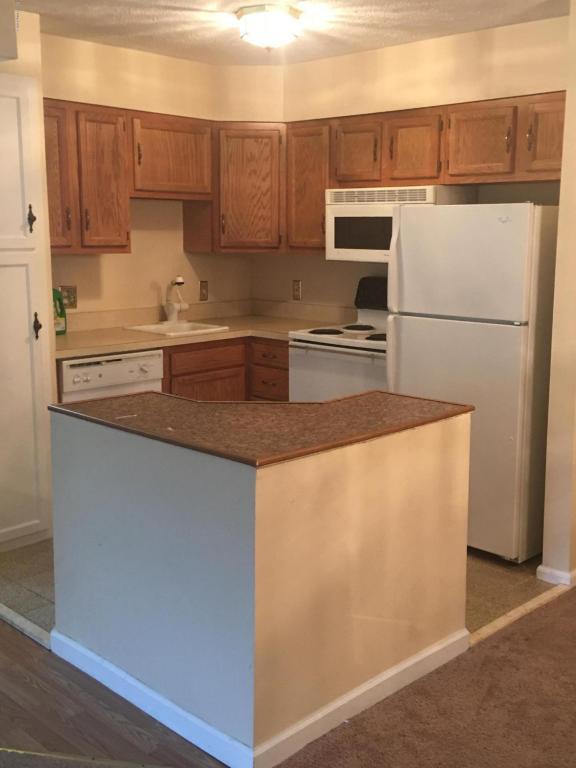 Kitchen - 8010 Westover Dr (Prospect, KY)