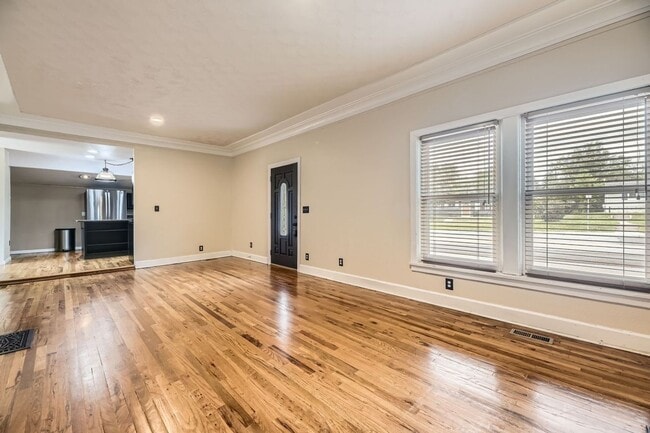 Photo - 5339 S Windermere St