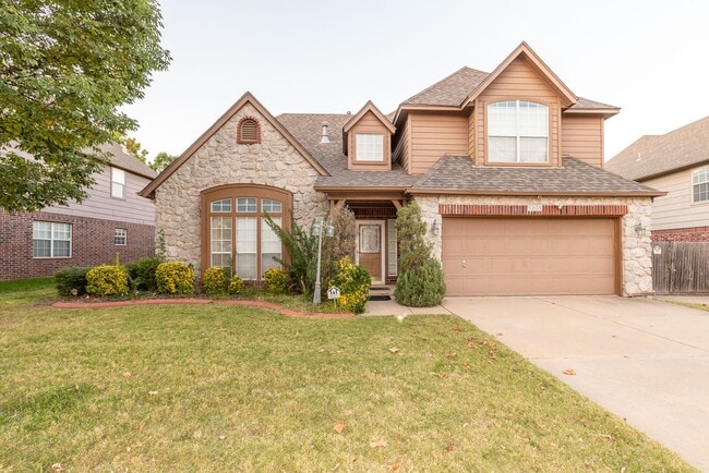 Photo - 5 Bed / 2.5 Bath in South Tulsa!