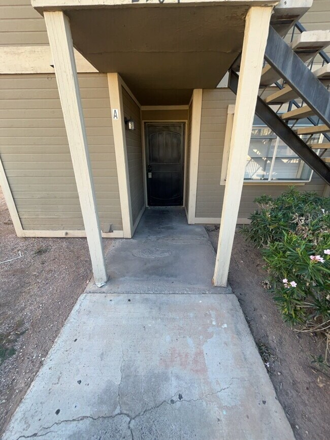 2-Bedroom Multiplex with Cozy Fireplace on Aarondavid Drive!
