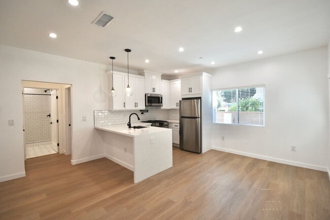 Photo - 5220 Radford Ave Unit 5218 1/2