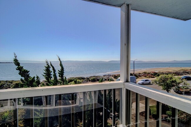 Synergy @ 2019 Shoreline Apartments