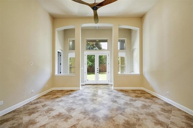 Photo - 211 Lake Como Dr