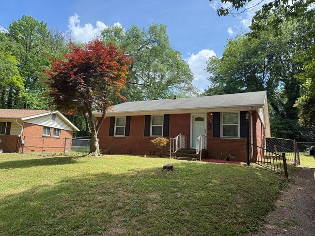 Cozy 3 Bedroom Home!! - Cozy 3 Bedroom Home!!