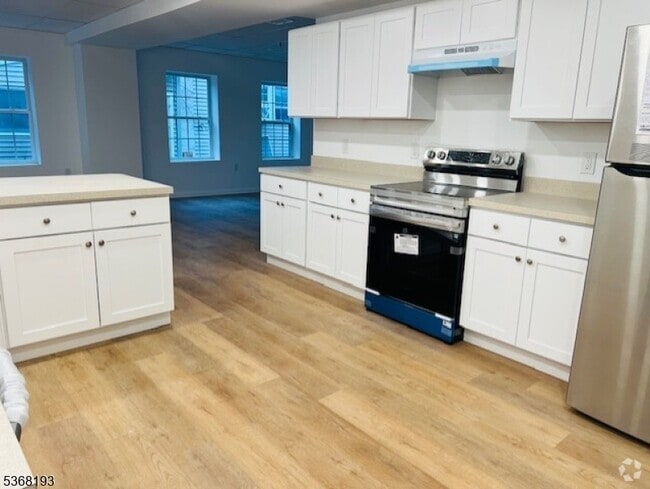 Building Photo - 106 Main St Rental