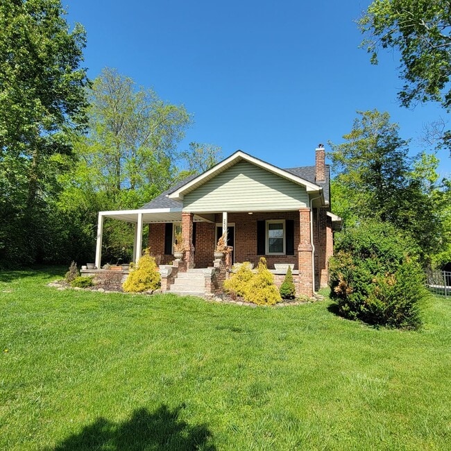 Photo - 4/2 Bungalow in Algood City Limits