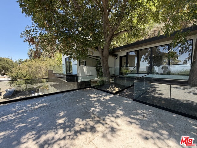 3565 Multiview Dr