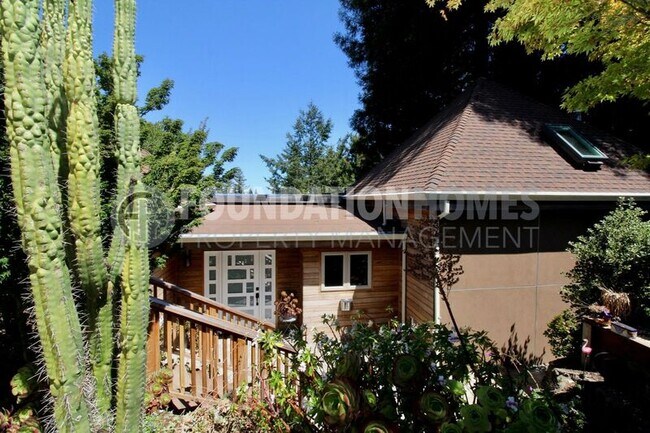 Photo - 754 Panoramic Hwy