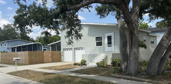 Building Photo - 8601 Rue Chateaux Dr