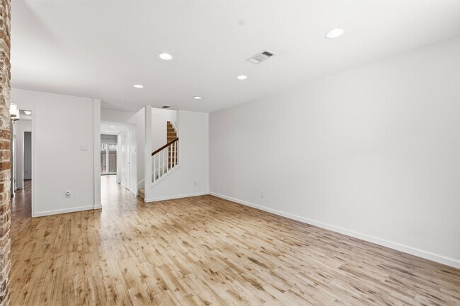 Photo - 450 N Post Oak Ln