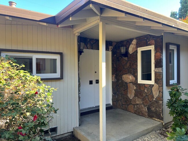 Photo - 1265-1267 W. Washington Avenue Unit 1267