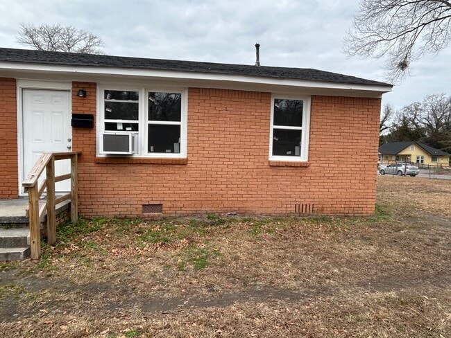 Building Photo - 2922 Chestnut St Unit A