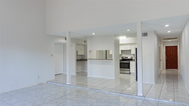 Building Photo - 9102 Benthos Dr