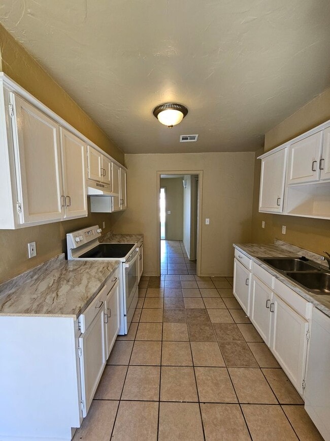 Photo - (3) Bed/(2) Bath Pets Negotiable Avail NOW!