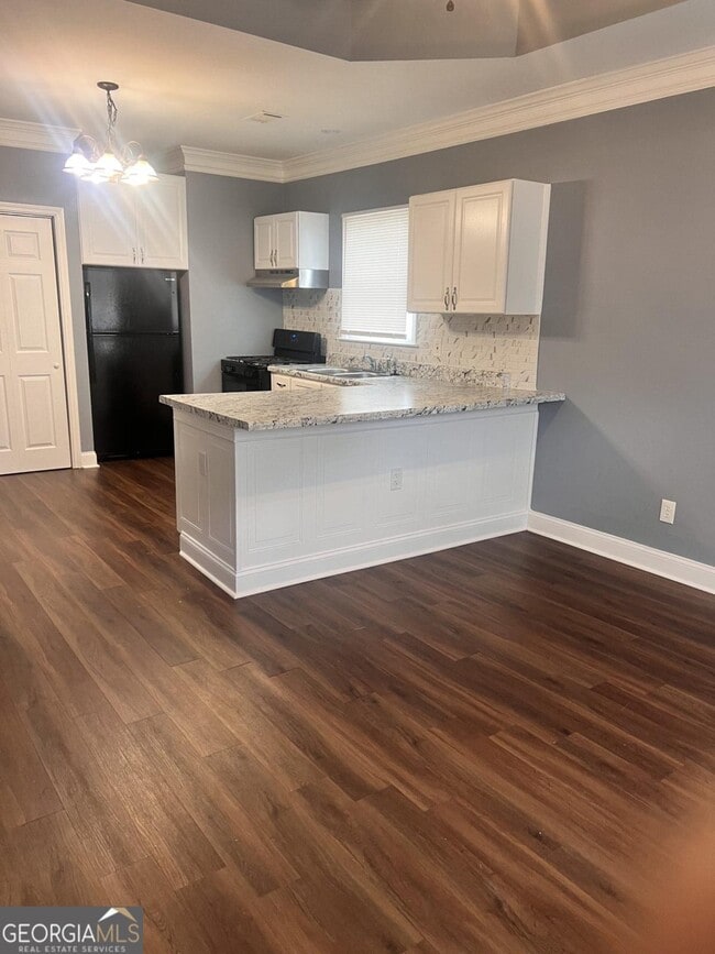 Photo - 971 Martin St SE