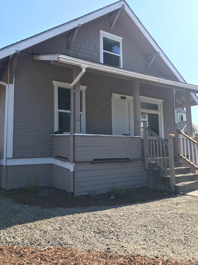 Building Photo - Completely remodeled 3 bed!