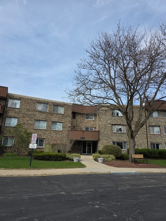 Building Photo - 2650 Brookwood Way Dr Unit 118B