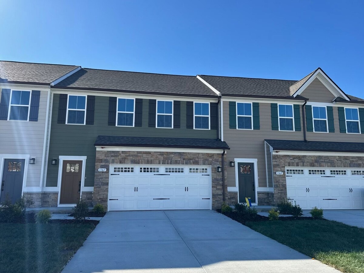 FOR LEASE- LESS THAN A YEAR OLD TOWNHOME IN GALLATIN - FOR LEASE- LESS THAN A YEAR OLD TOWNHOME IN GALLATIN