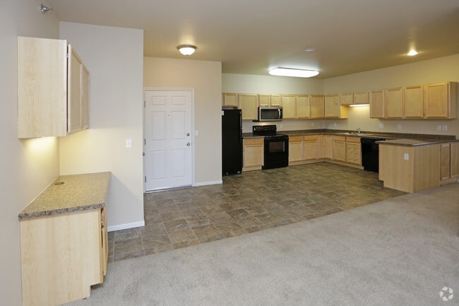 3BR, 2BA - 1,365 SF - Shadow Ridge Apartments
