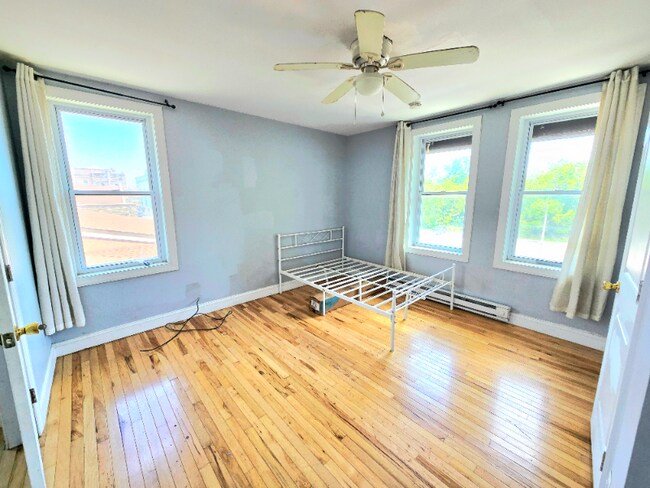 Photo - 5023 Spruce St