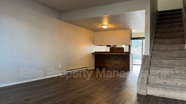 Photo - 25 Royal Crest Dr