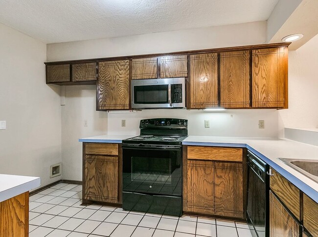 Photo - Beautiful 3bed/2bath Townhome Available in Westside Norman!!