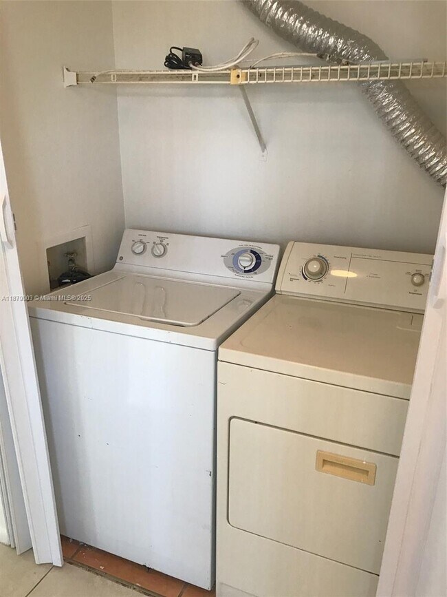 Photo - 8610 N Sherman Cir Unidad 406