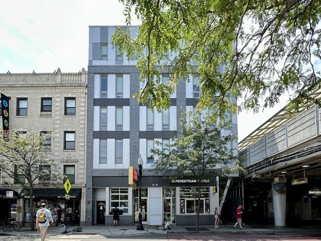 Building Photo - 941 W Belmont Ave Rental