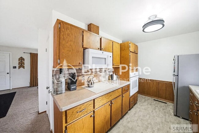 Photo - 407 Valley Dr
