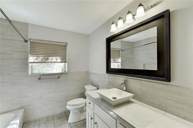 Photo - 2906 Greenlawn Pkwy