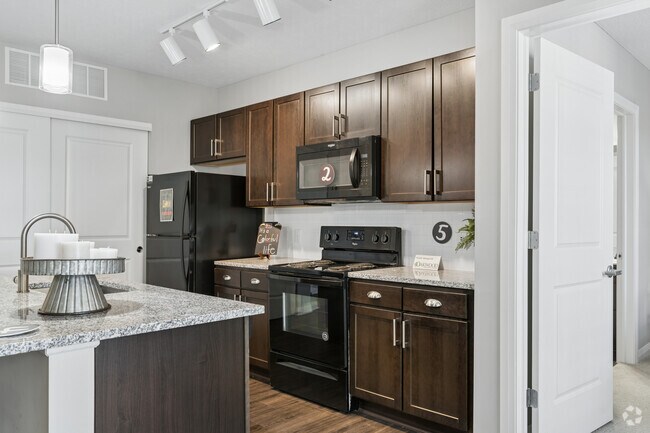 2BR, 2BA - 1,021SF - Kitchen - River & Rich