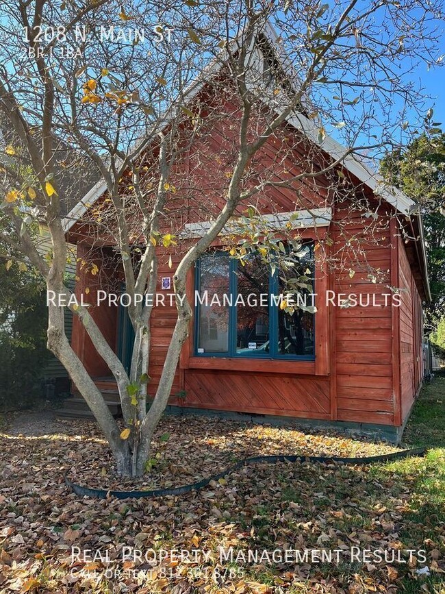Photo - 1208 N Main St